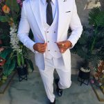 Abito da uomo, bianco con bottoni dorati: giacca, gilet e pantaloni - C5304