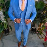 Costume pour homme, bleu avec des boutons dorés : veste, gilet et pantalon - C5307