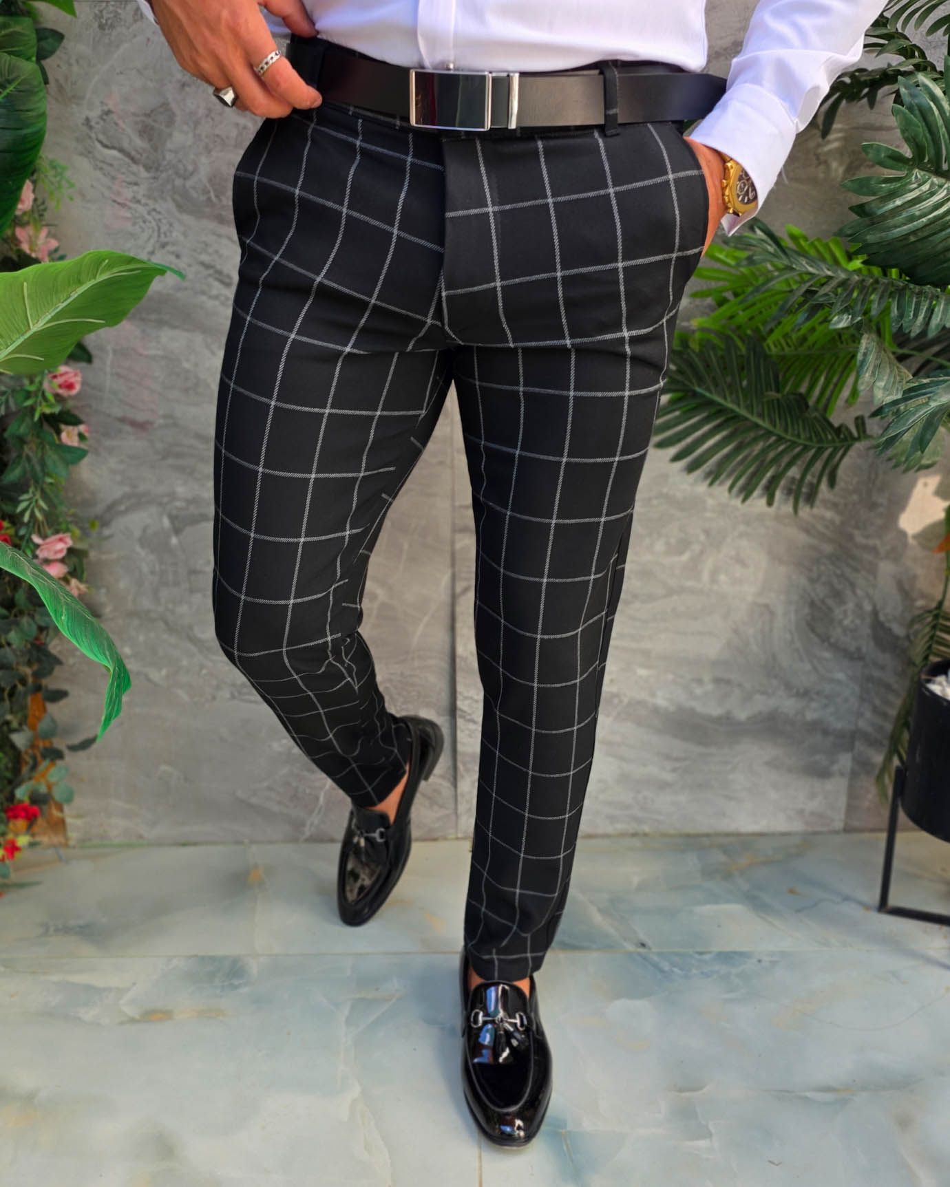 Pantaloni negri cu carouri albe, elastici, croiala conica - PN860 - imagine 2