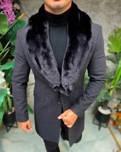 Alternative view of Palton lung bărbătesc gri închis texturat cu guler din blană neagră - PT513