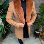 Palton de bărbați slim-fit cu blana la guler - culoare camel - PT505