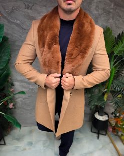 Alternative view of Palton lung bărbătesc camel cu guler din blană eco maro - PT512