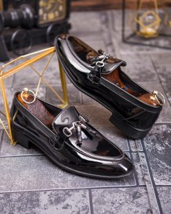 Loafers bărbătești negri cu ciucuri – Piele ecologică lacuită - P1911