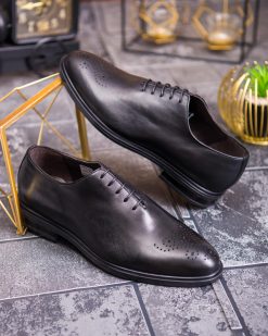 Pantofi de barbati, negri, din piele naturala cu model - P1897