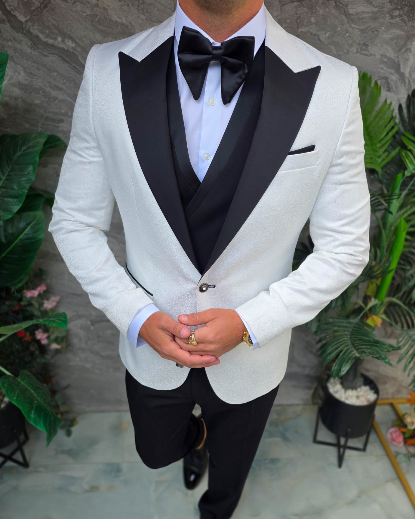 Costum ceremonie Alb/Negru barbati Set: Sacou, Vesta, Pantalon, Papion- C5372 - imagine 4