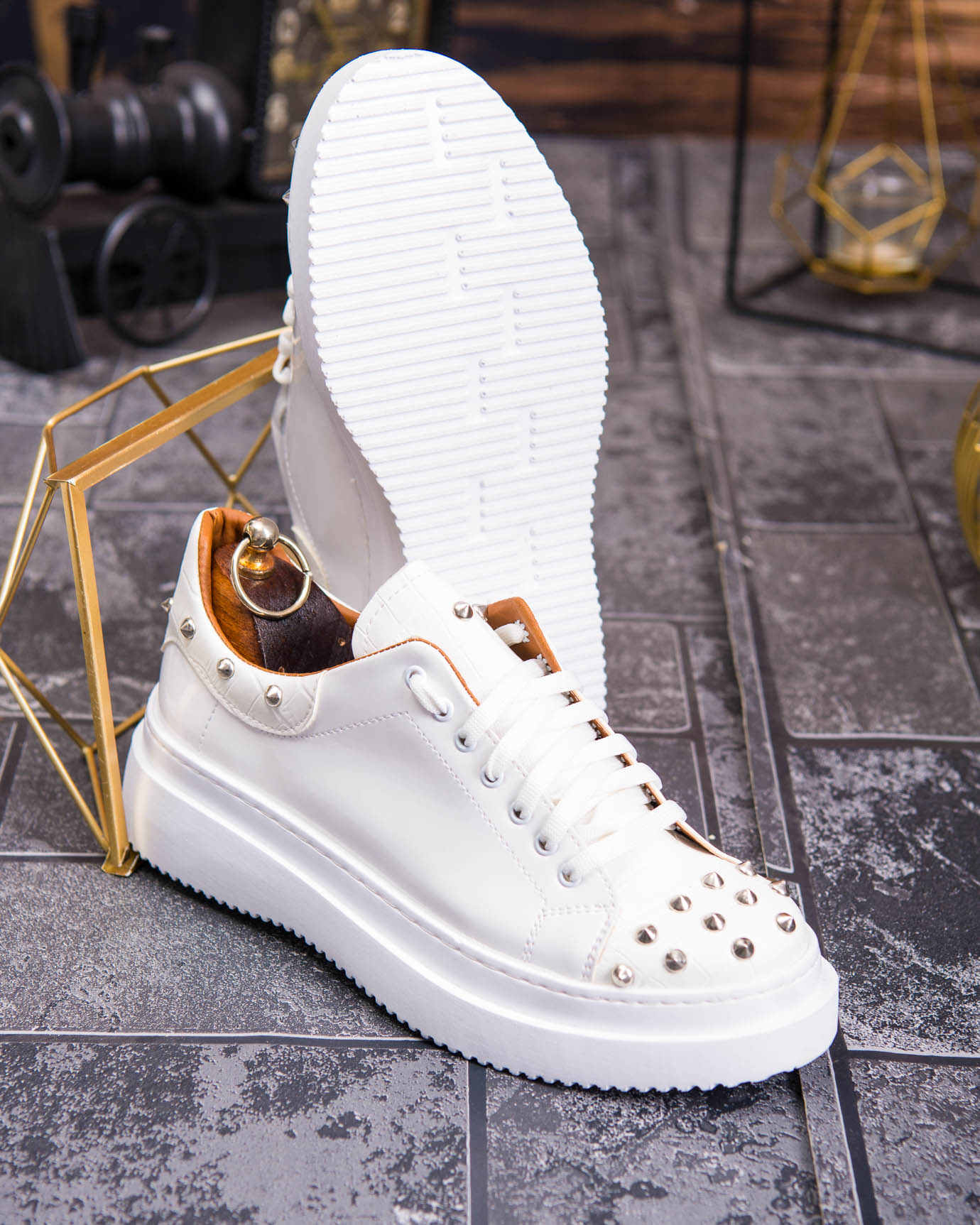 Teniși de bărbați cu talpa înaltă, albi cu tinte– AD875 - imagine 2