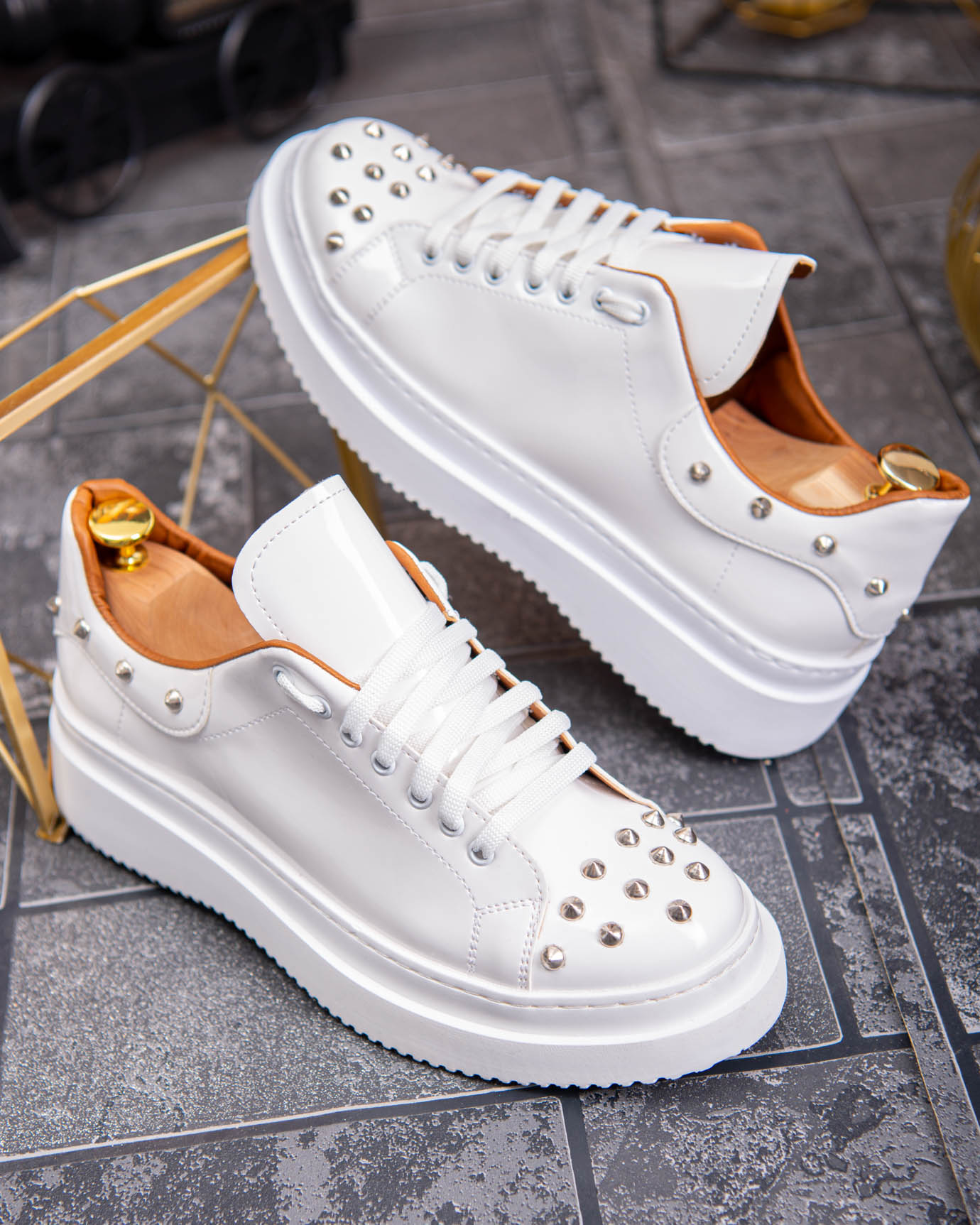 Teniși de bărbați cu talpa înaltă, albi cu tinte– AD877 - imagine 2