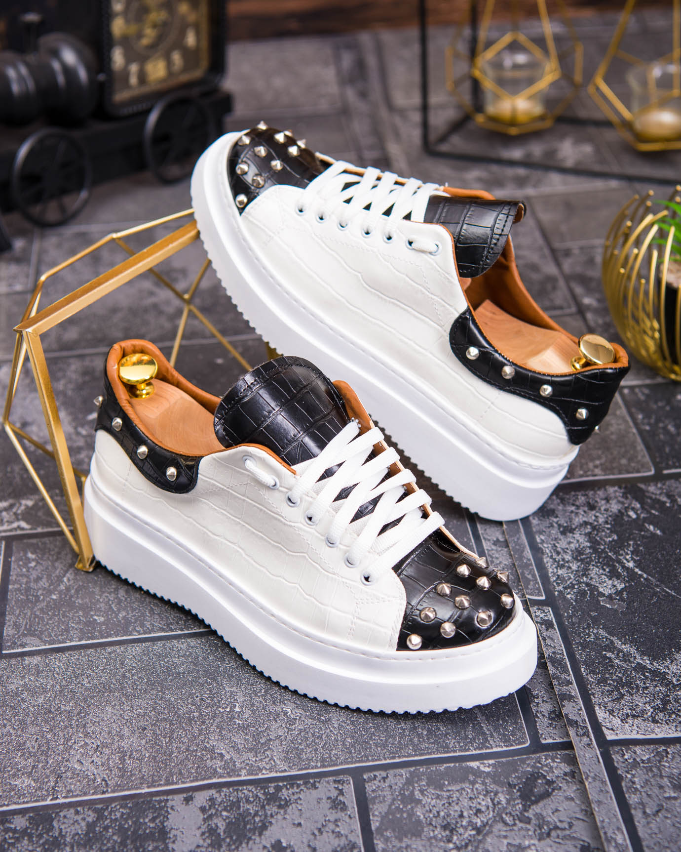 Teniși de bărbați cu talpa înaltă, alb/negru cu tinte– AD878