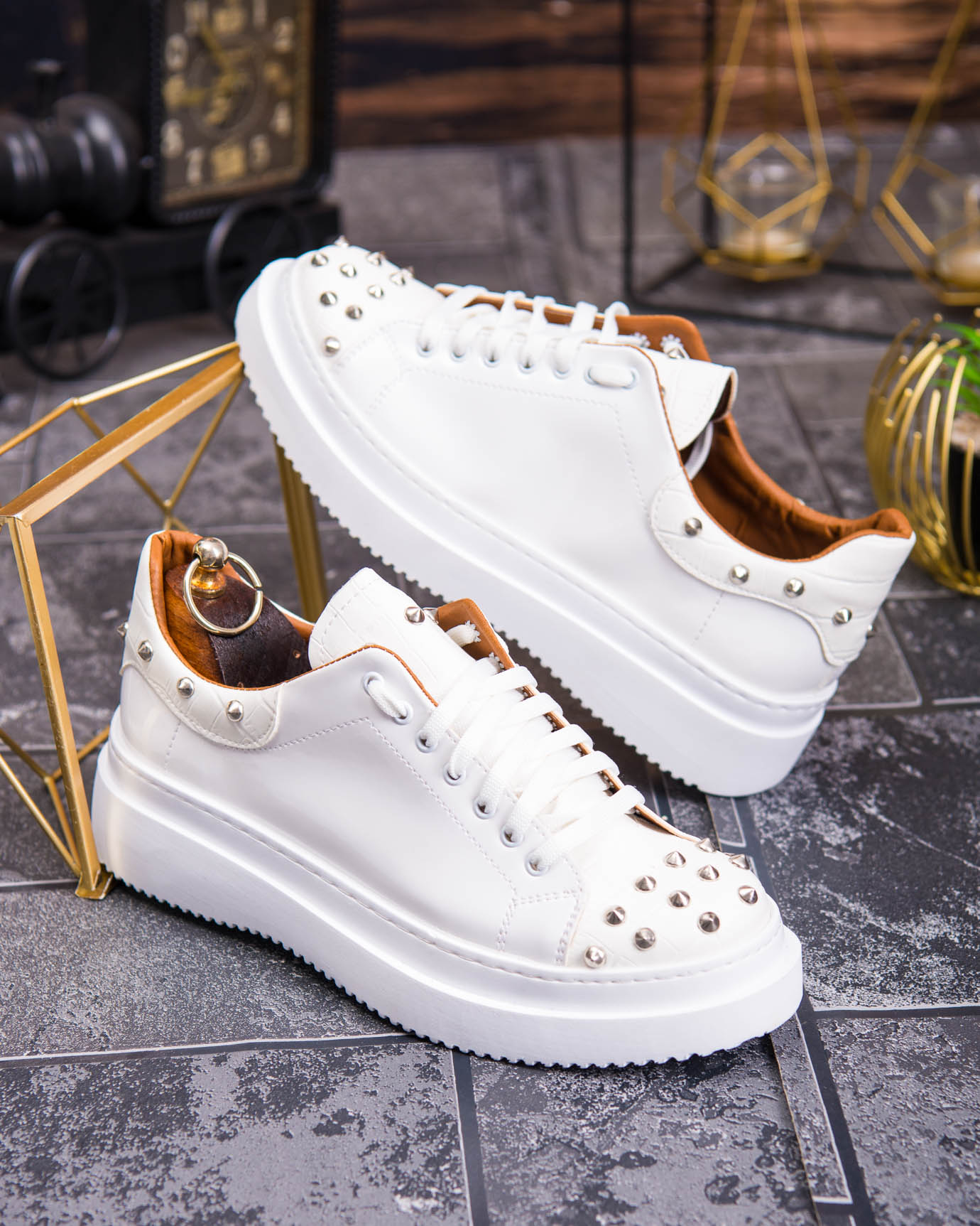 Teniși de bărbați cu talpa înaltă, albi cu tinte– AD875