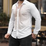 Camicia da uomo slim fit, bianca con motivo e strass dorati - CM538