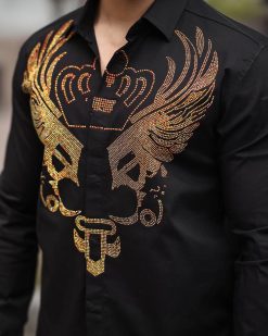 Alternative view of Camasa slim fit de barbati, neagra cu model si pietre aurii- CM541