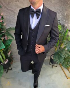 O perspectivă alternativă asupra modelului Costum negru Ceremonie, Sacou,Pantalon,Vesta si  Papion- C5412
