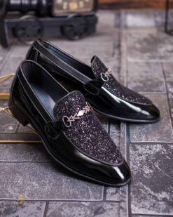 O perspectivă alternativă asupra modelului Loafers bărbătești negri cu ciucuri – Piele ecologică lacuită - P1953