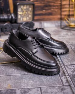 O perspectivă alternativă asupra modelului Mocasini de barbati casual, negri cu siret, talpa inalta ultra-usoara – AD905