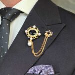 Lanț metalic pentru sacou, Auriu cu piatra neagra- LT504