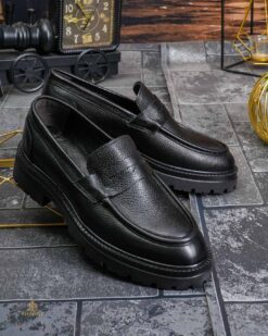 O perspectivă alternativă asupra modelului Pantofi Loafers Reginald, negri, din piele 100% naturala - P1982