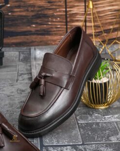 O perspectivă alternativă asupra modelului Pantofi Loafers Reginald, maro, din piele 100% naturala - P1983