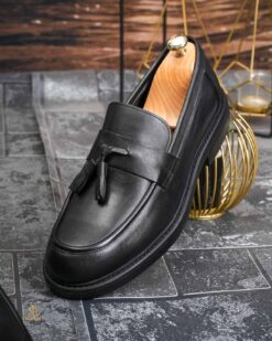 O perspectivă alternativă asupra modelului Pantofi Loafers Reginald, negri, din piele 100% naturala - P1969