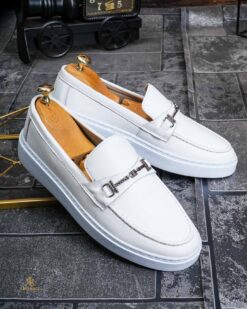 O perspectivă alternativă asupra modelului Mocasini de barbati casual, albi, talpa inalta ultra-usoara – AD922