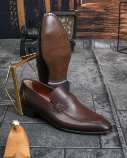 O perspectivă alternativă asupra modelului Pantofi Loafers Reginald, maro, din piele 100% naturala - P1963