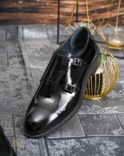 O perspectivă alternativă asupra modelului Pantofi Loafers Reginald, negri-lacuiti, din piele 100% naturala - P1962