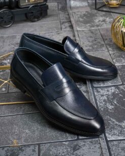 O perspectivă alternativă asupra modelului Pantofi Loafers Reginald, bleumarin, din piele 100% naturala - P1995
