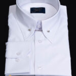 Camisa blanca de hombre, con broche - CR200