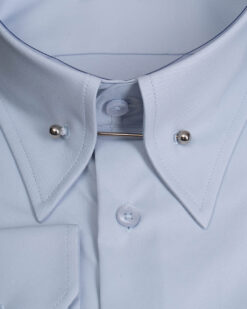 Autre point de vue sur le principe Cămașă bleu de bărbați, cu accesoriu pin- CR192