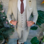 Abito da uomo, vestibilità slim, beige a righe: giacca, gilet e pantaloni - C5505
