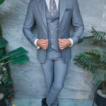 Traje de hombre, gris con botones dorados: chaqueta, chaleco y pantalón - C5467