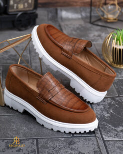 Una visione alternativa del Mocasini de barbati casual, maro-coniac, talpa inalta ultra-usoara – AD947