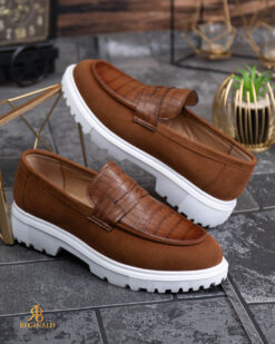 Mocassini casual da uomo, marrone-coñac, suola alta ultraleggera – AD947