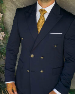 O perspectivă alternativă asupra modelului Costum de barbati bleumarin cu butonii aurii: Sacou si Pantalon - C5529