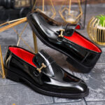 Mocasines para hombre de piel natural, gama Premium, negro charol con detalle metálico - P2008