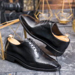 Pantofi de barbati, negri, din piele naturala cu model croc- P2010