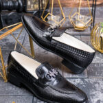 Chaussures mocassins / loafers noirs en cuir naturel, modèle tressé - P2004
