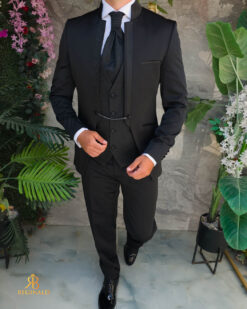 O perspectivă alternativă asupra modelului Costum negru NAS/MIRE, Sacou, Pantalon, Vesta, Cravata- C5547