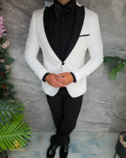 O perspectivă alternativă asupra modelului Costum Alb cu rever satinat negru, NAS/MIRE, Sacou, Pantalon si Papion- C5542