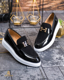 Una visión alternativa de Mocasini de barbati casual, negri lacuiti, talpa inalta ultra-usoara – AD951
