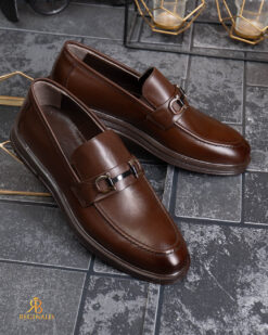 O perspectivă alternativă asupra modelului Pantofi Loafers Reginald, maro, din piele 100% naturala - P2055