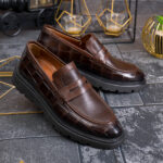 Mocassins Reginald, marron avec motif croco, en cuir naturel 100% - P2059