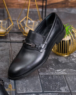 O perspectivă alternativă asupra modelului Pantofi Loafers Reginald, negri, din piele 100% naturala - P2066