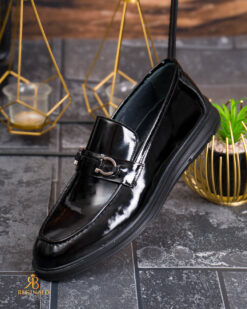 O perspectivă alternativă asupra modelului Pantofi Loafers Reginald, negri- lacuiti, din piele 100% naturala - P2068