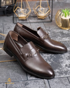 O perspectivă alternativă asupra modelului Pantofi Loafers Reginald, maro, din piele 100% naturala - P2047