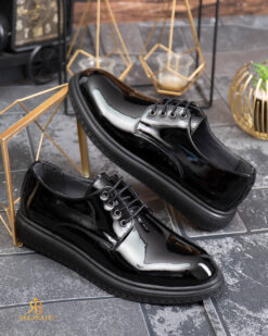 Mocasini de barbati casual, negri lăcuiti, cu șiret, talpa inalta ultra-usoara – AD956