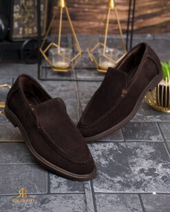 O perspectivă alternativă asupra modelului Mocasini Loafers Reginald Premium - 100% piele naturală întoarsă, maro - P2036