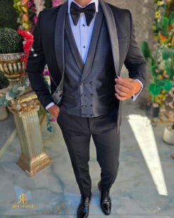 Autre point de vue sur le principe Costum negru de NAS/MIRE, Sacou,Vesta, Pantalon, Papion  - C4534