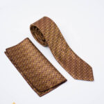 Conjunto de corbata y pañuelo marrón estampado - CV1326