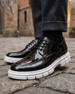 Mocasini de barbati casual, negri lăcuiti, cu șiret, talpa alba inalta ultra-usoara – AD982