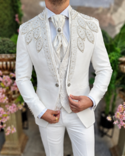 Una visione alternativa del Costum alb ivoire, cu pietre stralucitoare, set: 4 piese pentru NAS/MIRE/ARTISTI - C5631